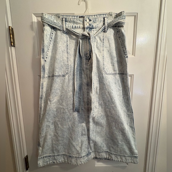 Gap acid wash denim skirt, size 10 Tall.
Only worn once. - Picture 4 of 5